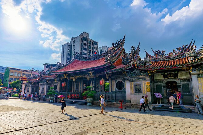 Taipei Touchdown: Make the Most of Your 6-Hour Layover - Guides, communication, and the personal touch