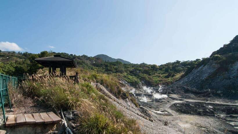 Taipei: Yangmingshan National Park Half-Day Tour - Meeting at Xingtian Temple MRT Station