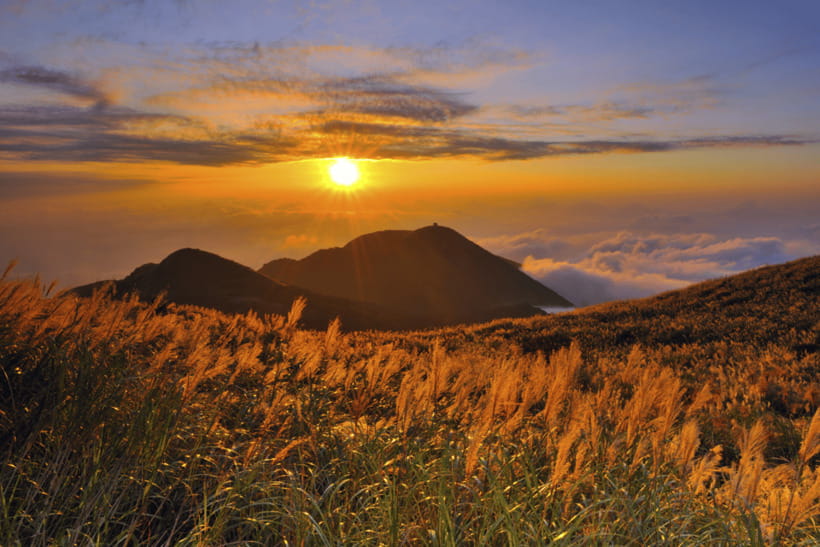 Taipei: Yangmingshan, Shifen, Jiufen & Yehliu Private Tour - Who will enjoy this day most