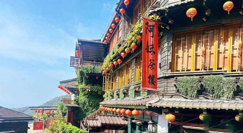 Taipei: Yangmingshan, Yehliu, and Jiufen Shifen Day Tour - Yangmingshan: a green start above Taipei