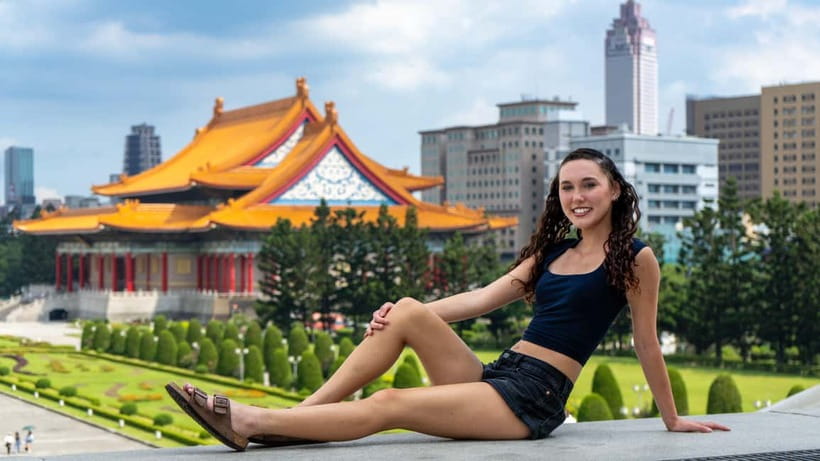 Taiwan Taipei: Quick Photoshoot with Taiwan Photographer - Why the posing help matters