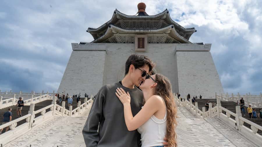 Taiwan Taipei: VIP Photoshoot with Taiwan Photographer - A private photoshoot built around your Taipei plans