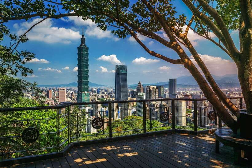 Taoyuan Airport: Layover Taipei City Tour - What the private vehicle adds