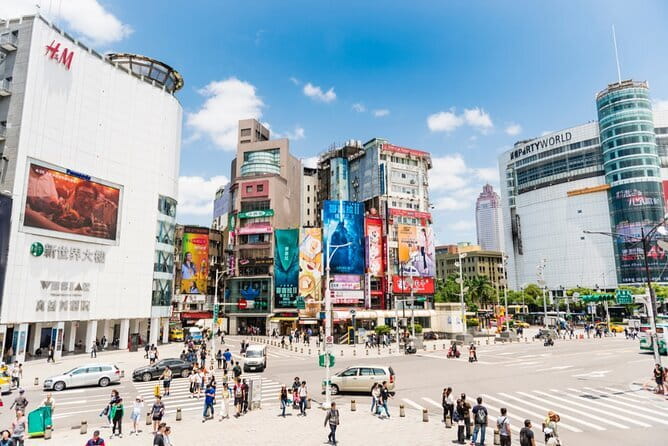 Taste Taipei: Private 6H Food Tour from Keelung Shore Excursion - Longshan Temple changes the mood