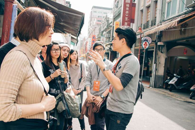 Vintage Taipei - Best of Taiwan and Sunset Walking Tour - Starting at Mikkeller Bar Taipei and the first temples