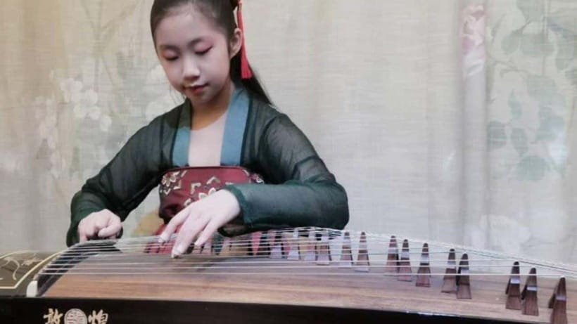 Wear Hanfu and play guzheng - What happens during the 40-minute guzheng lesson