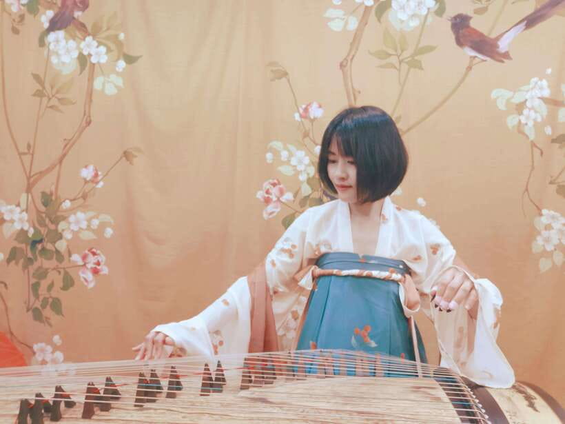 Wear Hanfu and play guzheng - Who will enjoy this most?