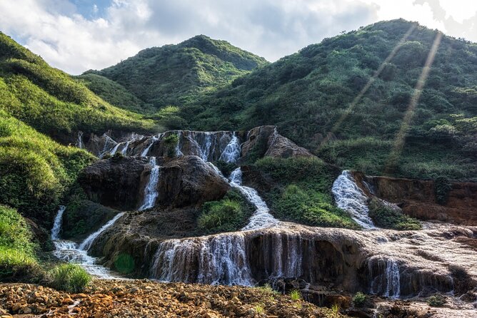 Yehliu, Golden Waterfall, Jiufen, Shifen Day Tour - Why this route works so well from Taipei