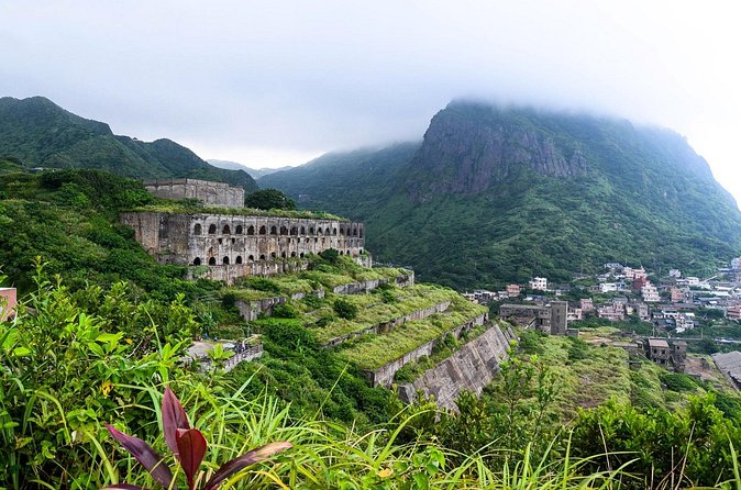 Yehliu, Golden Waterfall, Jiufen, Shifen Day Tour - A guide can make the long day easier