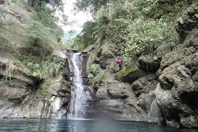 Yi-Hsin creek canyoning in northern Taiwan - Three waterfalls and a creek route away from the crowds